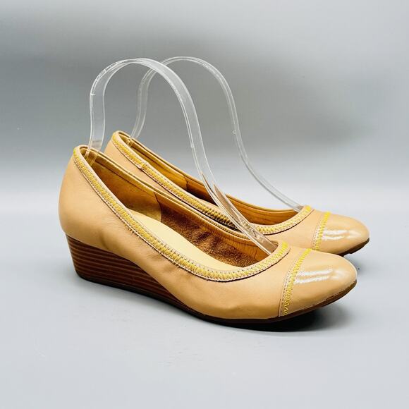 Cole Haan Shoes Womens 6.5 Beige Leather Wedge Heel Air Comfort Slip On Vintage - Picture 2 of 11
